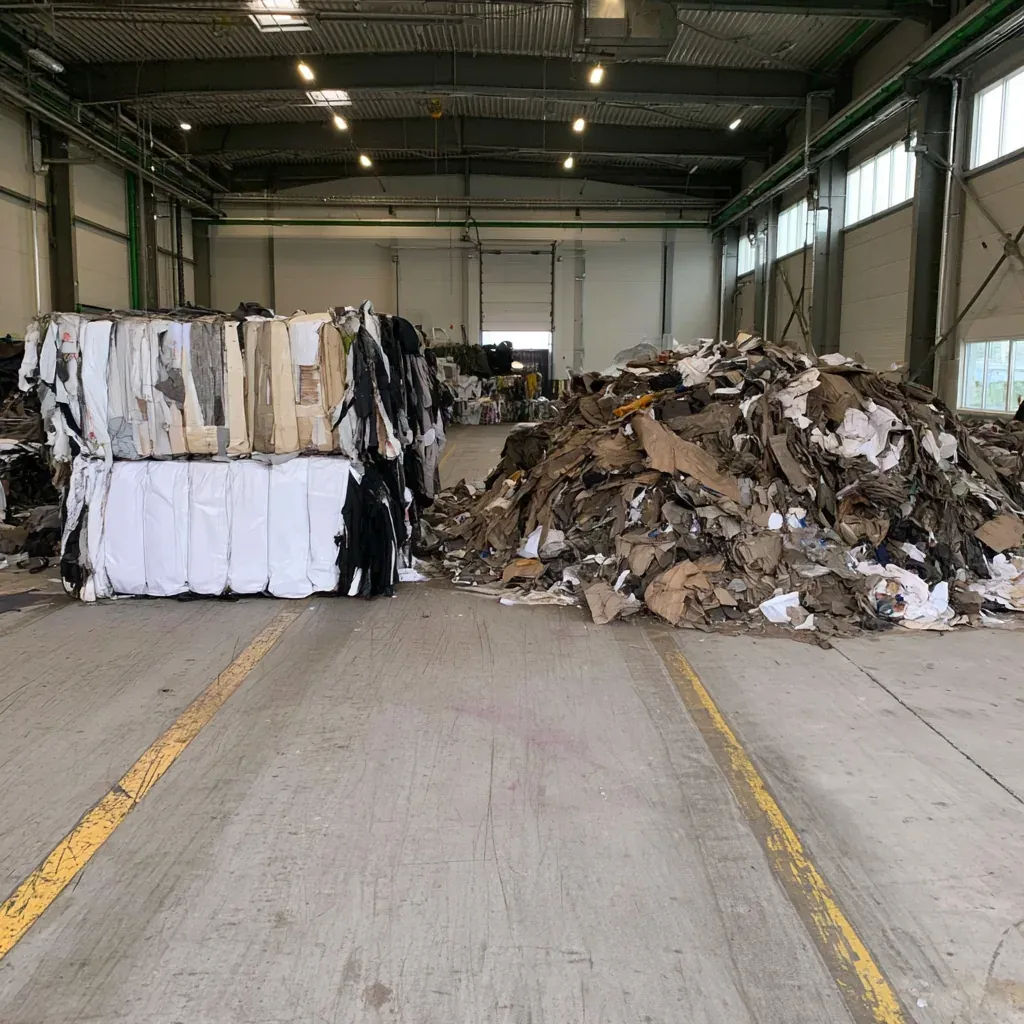 09-recykling-r3-czy-odzysk-energii-r1-odpadow-tekstylnych.webp