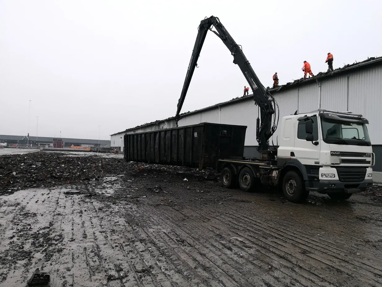 gdzie-16-jak-cdsrecycling-odbiera-pape-ciezarowka-z-zurawiem-i-kontener.webp
